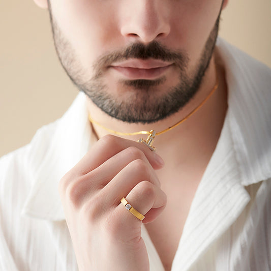 Modern Flat Band with Round Diamond Modern Flat Band with Round Diamond