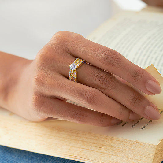 Elegant Round Center Stone Ring with Diamond Shoulders Elegant Round Center Stone Ring with Diamond Shoulders